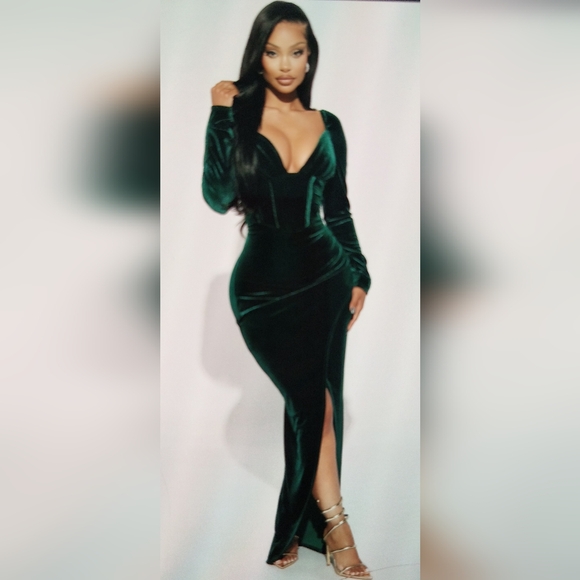 Fashion Nova Green Long Sleeve Gown with Scoop Neck / Size XL - Picture 1 of 11